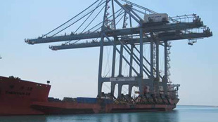 موانئ دبي العالمية-السخنة تضم رافعتين جسريتين جديدتين